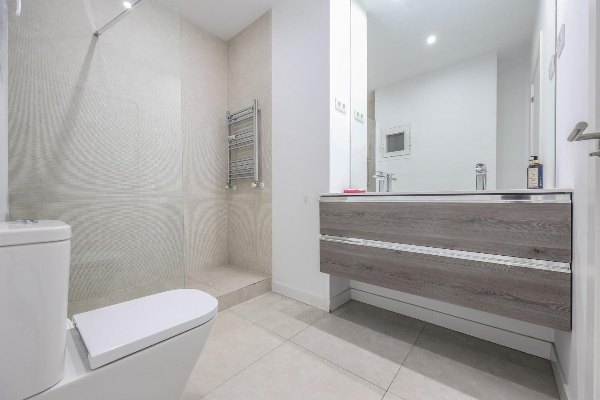 Be Coliving Madrid Centro Hotel Buitenkant foto